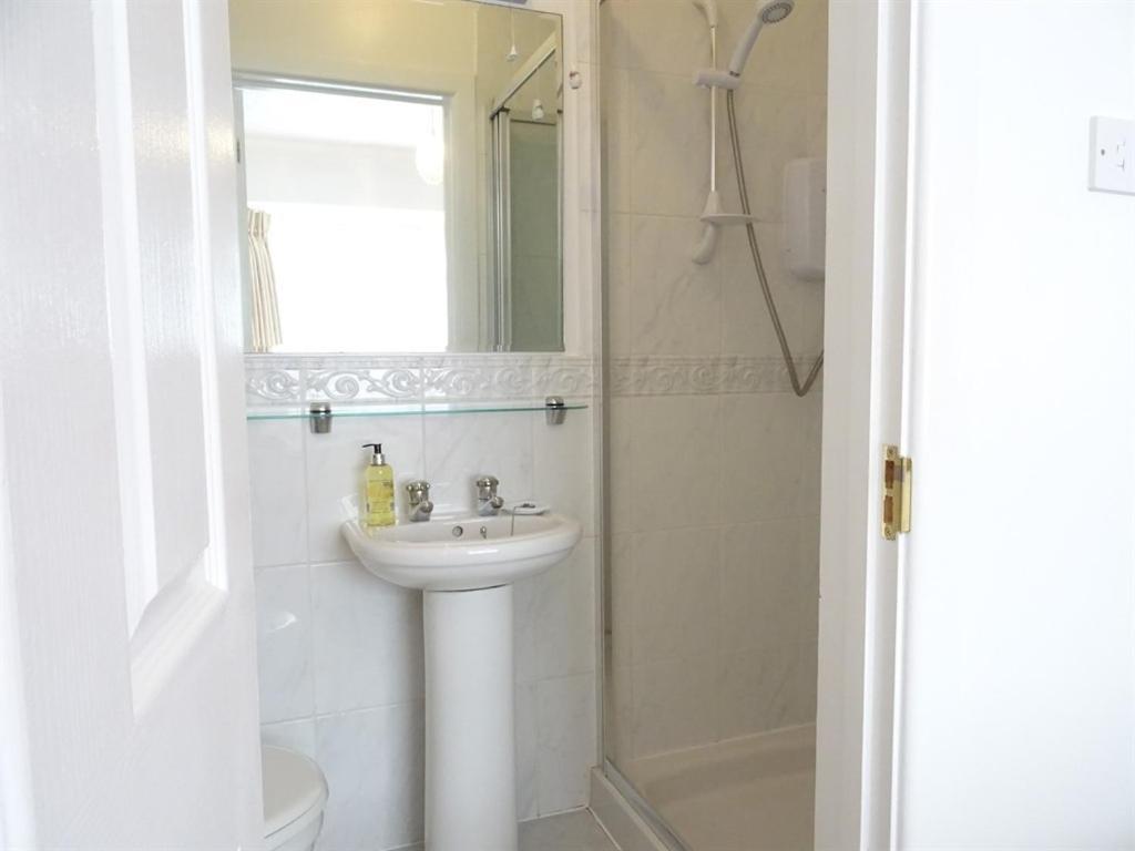 Honey Lodge Broadstone Екстериор снимка