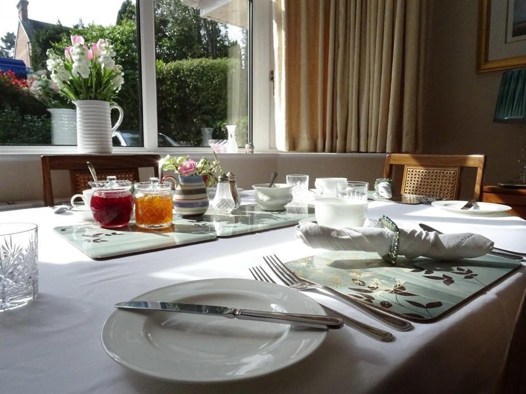 Honey Lodge Broadstone Екстериор снимка