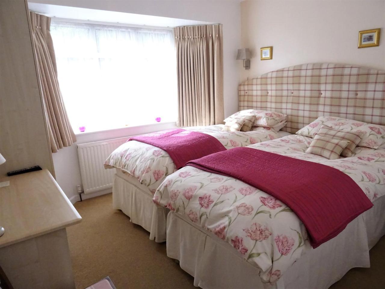 Honey Lodge Broadstone Екстериор снимка