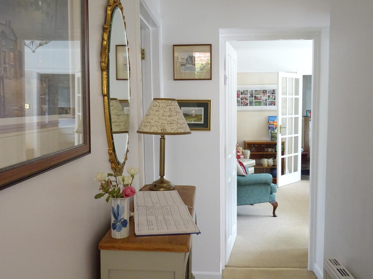 Honey Lodge Broadstone Екстериор снимка